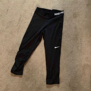 Nike Pro capri fit leggings, SIZE SMALL